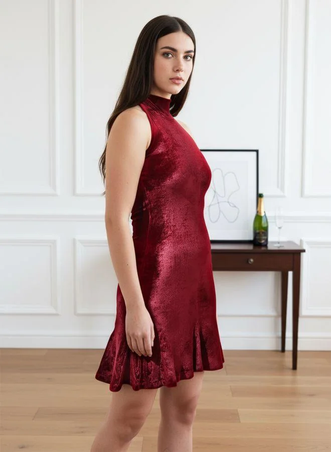 مرفوعة Women Fit and Flared Solid Halter Neck Sleeveless Godet Dress